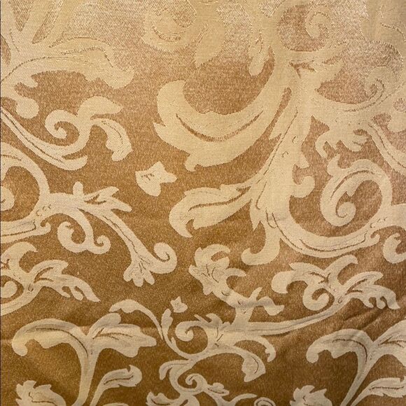 Elegant Gold and Cream Brocade Fabric table linen - Picture 1 of 1